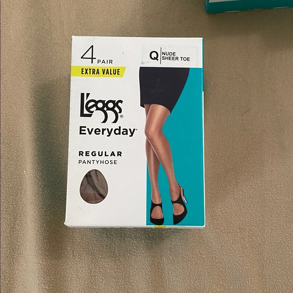 L’eggs Everyday Regular Nude pantyhose bundle size Q
